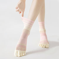 Gestreifte Und Bunte Fünf-Zehen-Socken