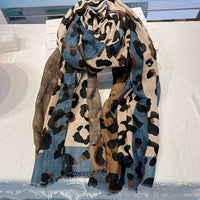 Lässiger Schal Mit Leopardenmuster