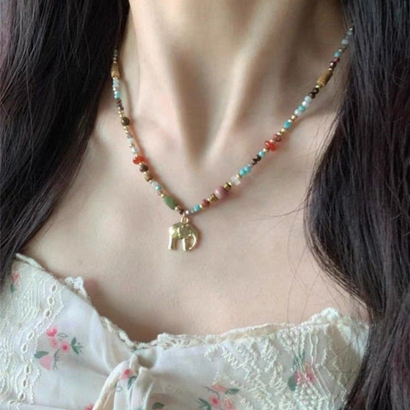 Bunte Perlenkette Im Boho-Stil
