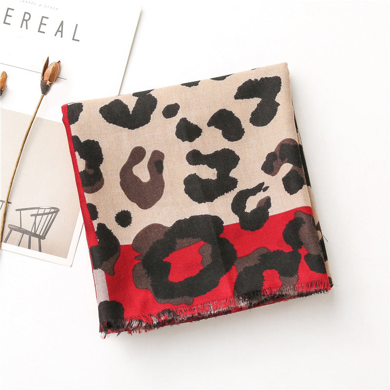 Lässiger Schal Mit Leopardenmuster