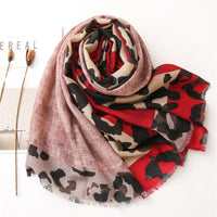 Lässiger Schal Mit Leopardenmuster