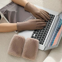 Warme Plüschhandschuhe