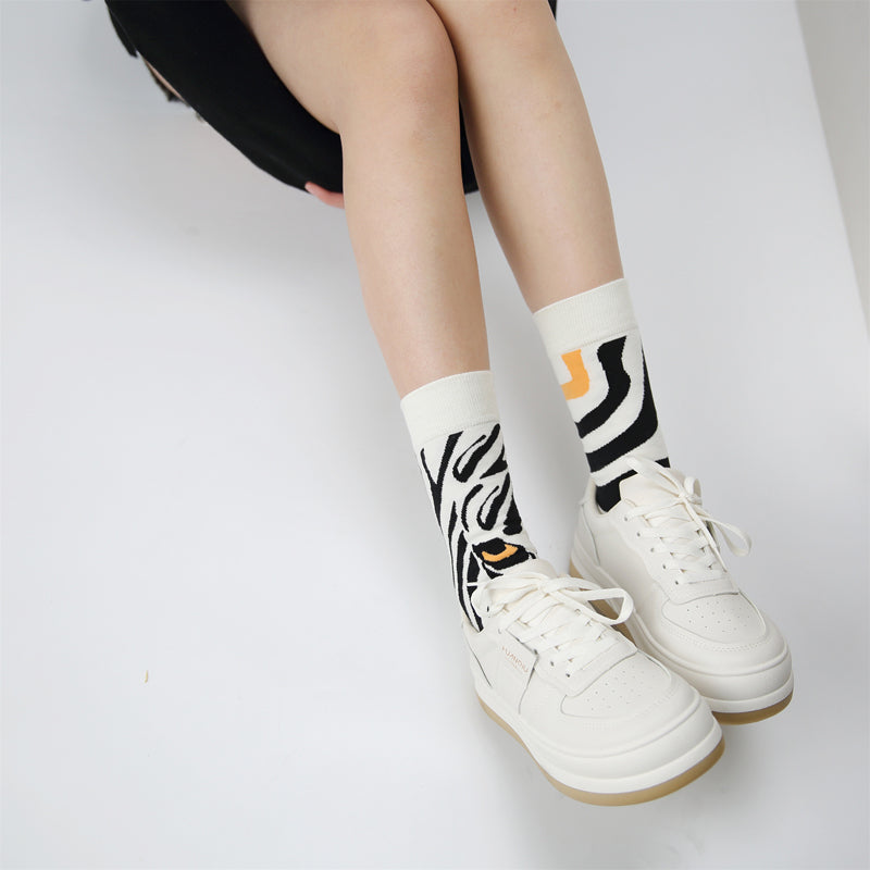 Lässige Asymmetrische Socken