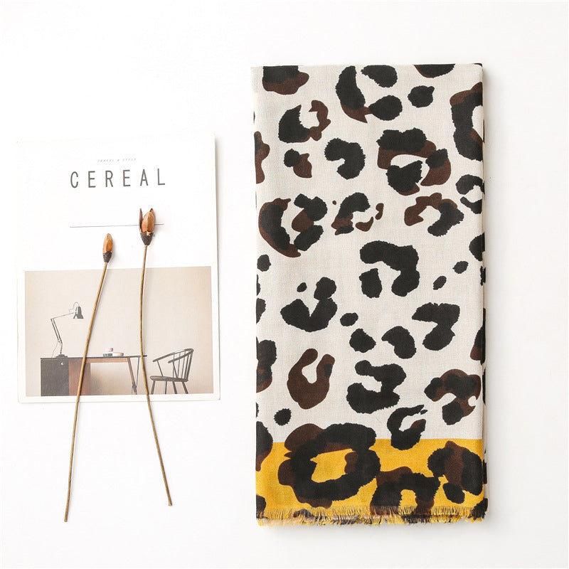 Lässiger Schal Mit Leopardenmuster