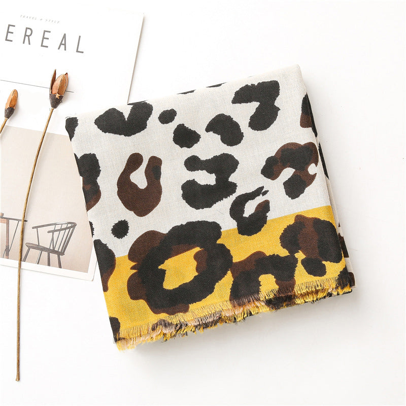 Lässiger Schal Mit Leopardenmuster