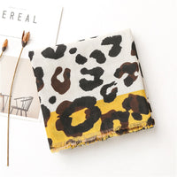 Lässiger Schal Mit Leopardenmuster