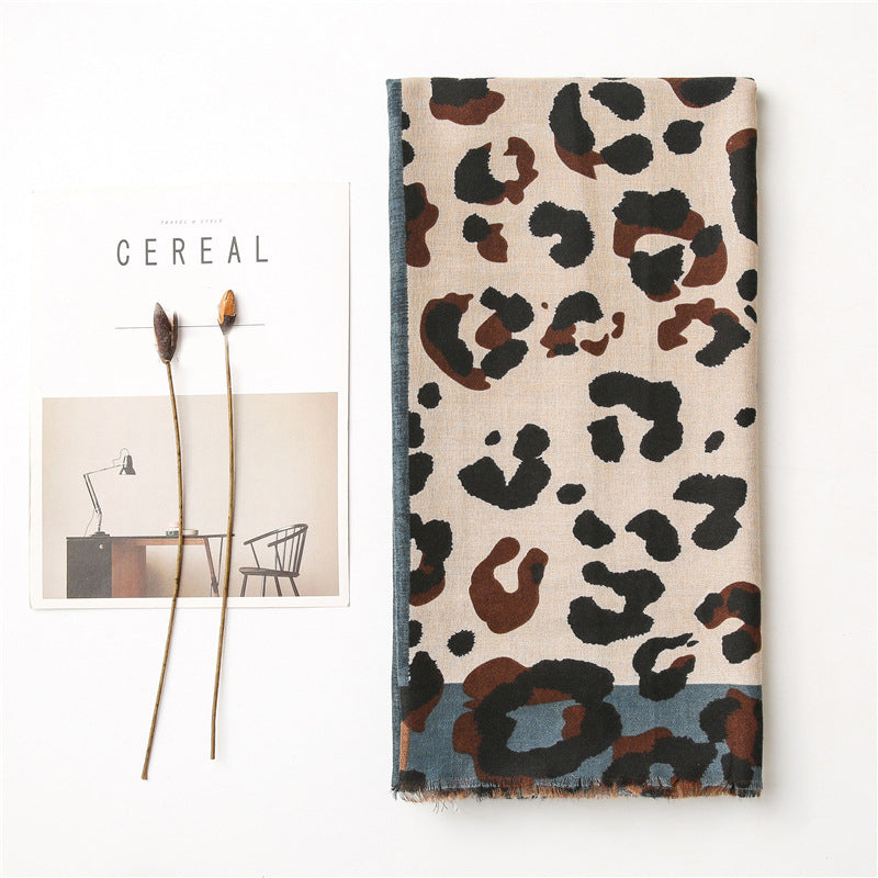 Lässiger Schal Mit Leopardenmuster