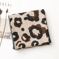 Lässiger Schal Mit Leopardenmuster