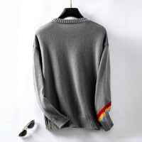 Lässiger Regenbogen-Strickpullover