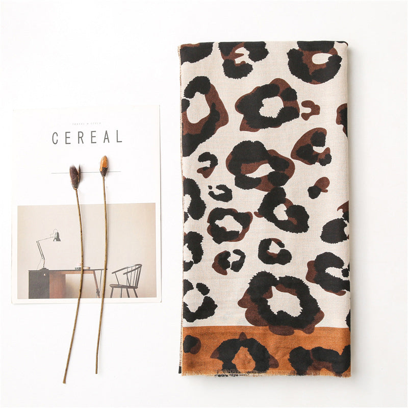 Lässiger Schal Mit Leopardenmuster