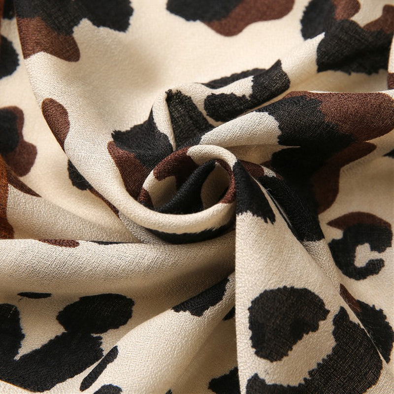 Lässiger Schal Mit Leopardenmuster