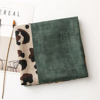 Lässiger Schal Mit Leopardenmuster