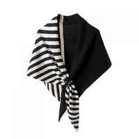 Warmer Gestreifter Schal