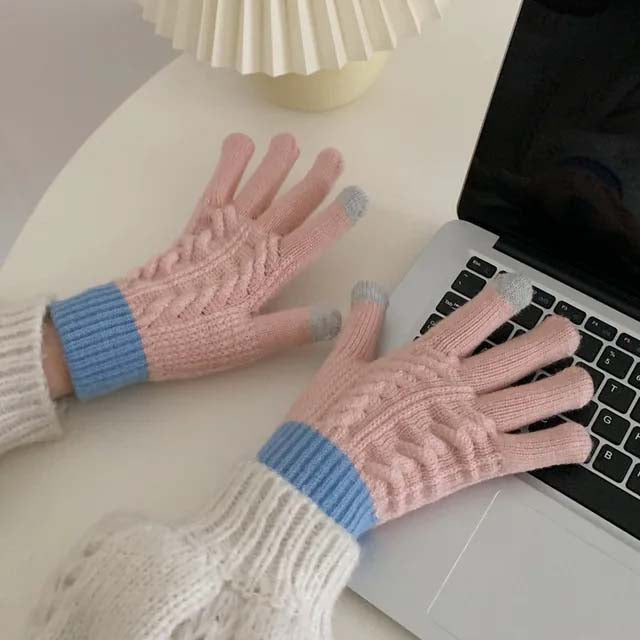Warme Kabelstrick-Handschuhe