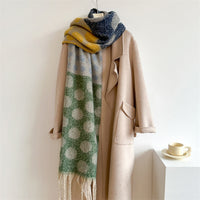Warmer Schal Mit Punkten