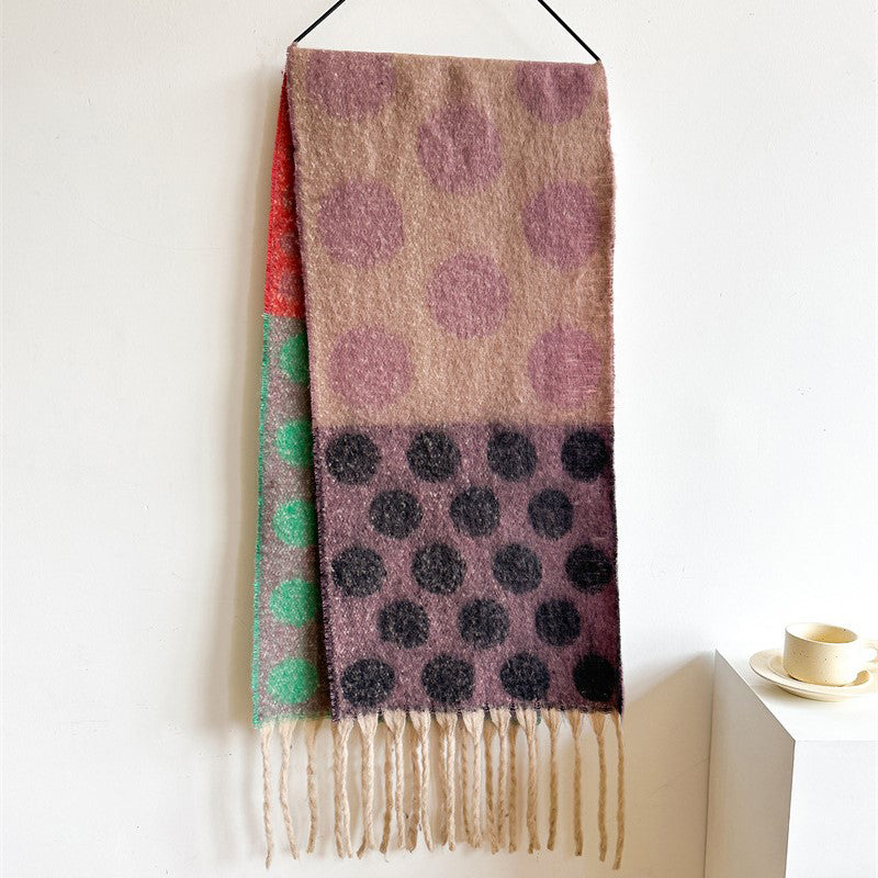 Warmer Schal Mit Punkten