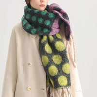 Warmer Schal Mit Punkten