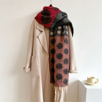 Warmer Schal Mit Punkten
