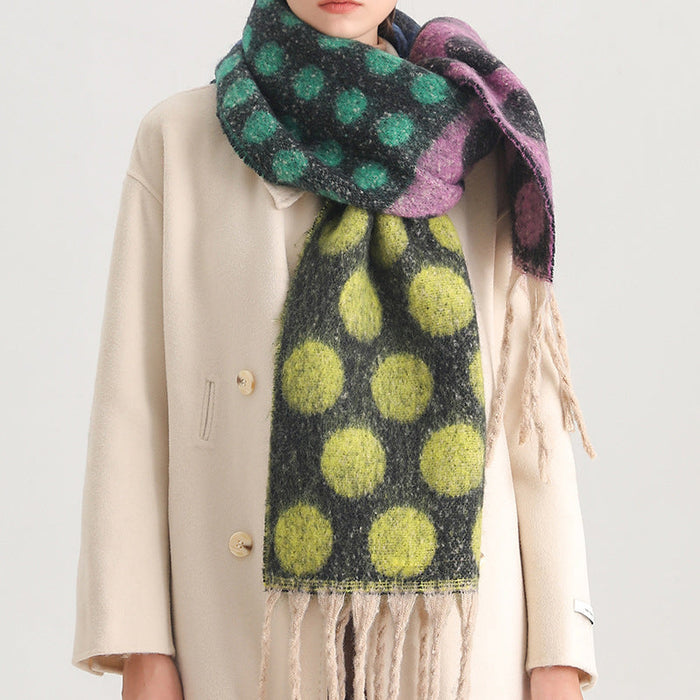 Warmer Schal Mit Punkten