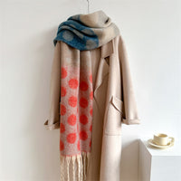 Warmer Schal Mit Punkten