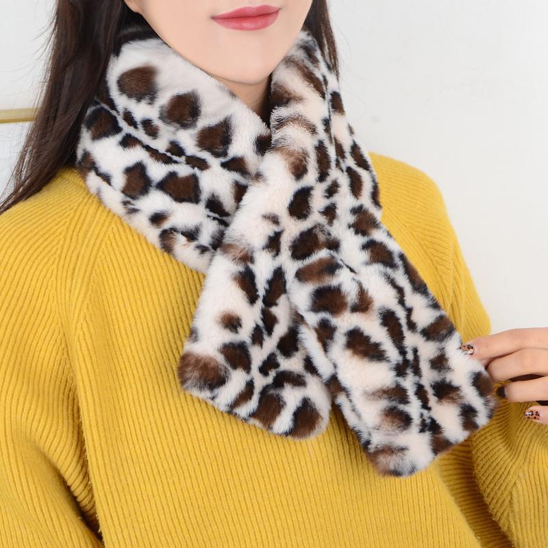 Warmer Schal Mit Leopardenmuster