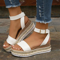 Lässige Plateausandalen